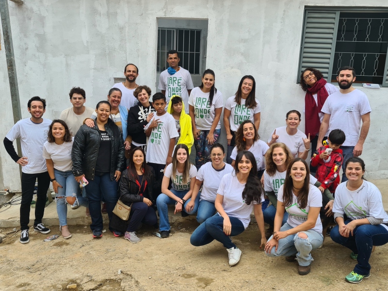 Volunteers posing in front of the house